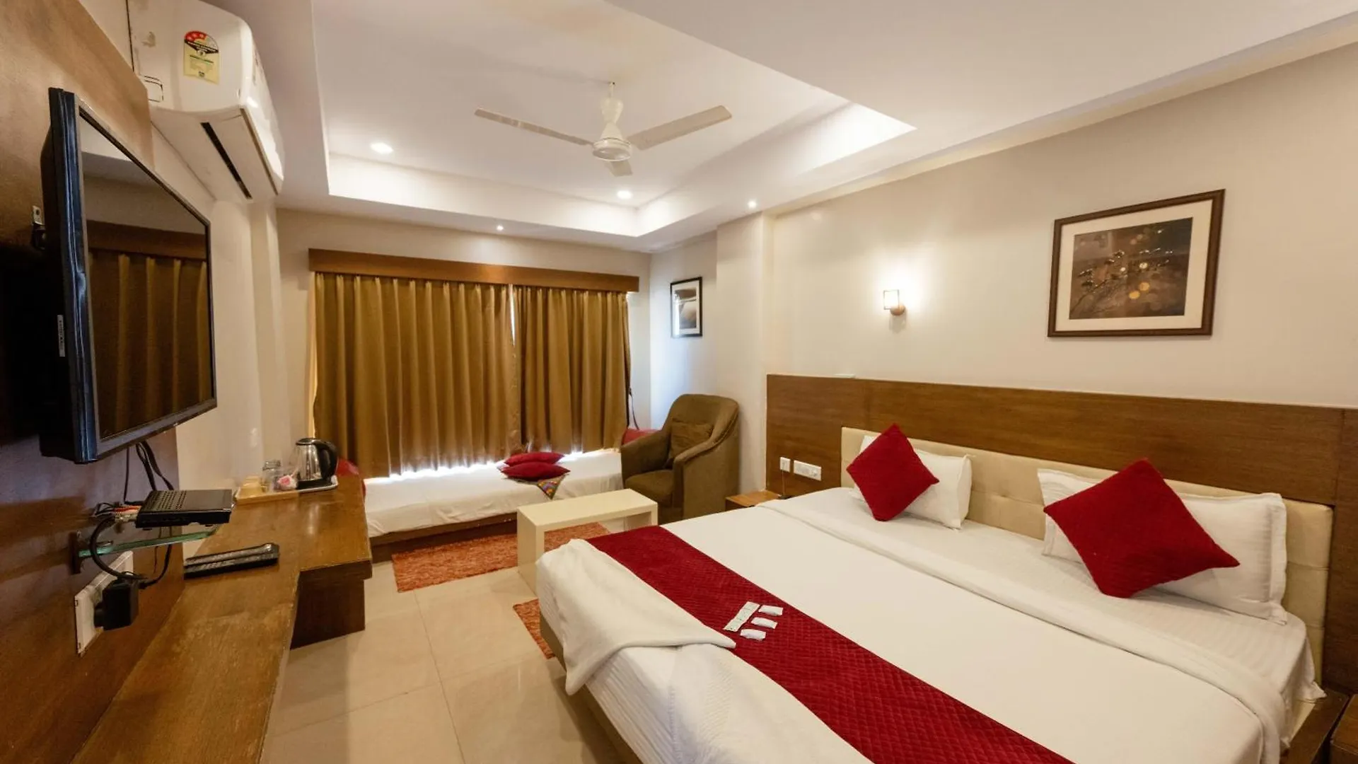 *** ホテル Regalia Inn &Suites マイソール インド