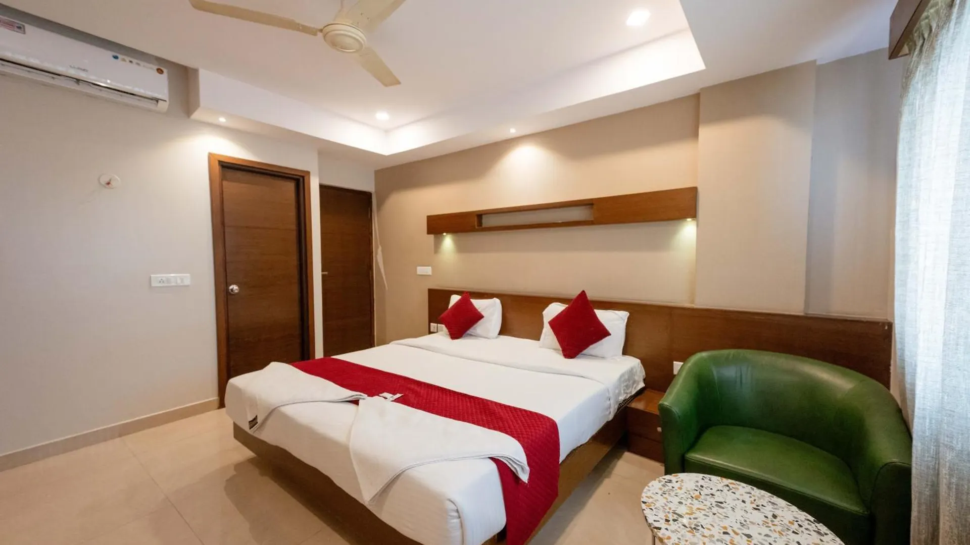 *** ホテル Regalia Inn &Suites マイソール インド