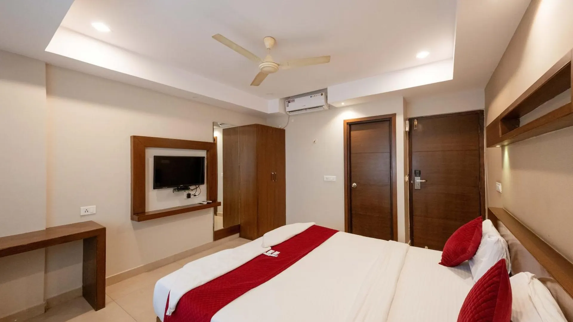 ホテル Regalia Inn &Suites マイソール