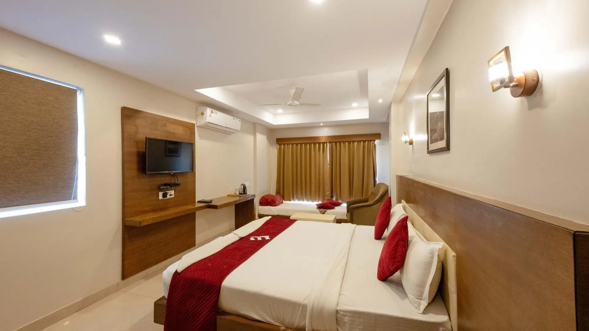 Hotel Regalia Inn &Suites Mysore